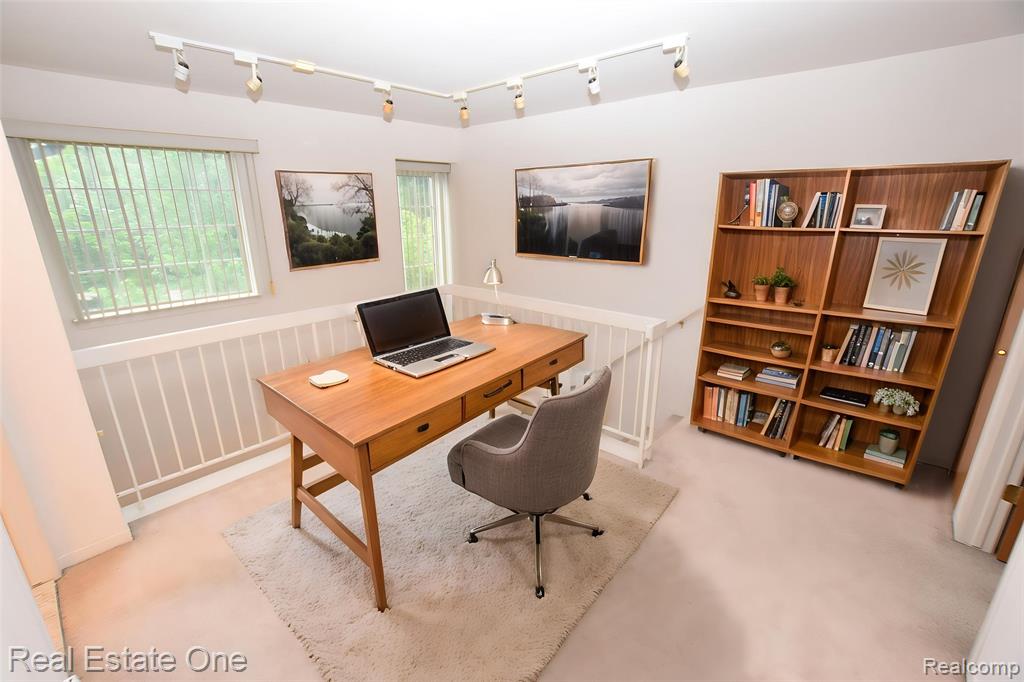 555 Winwood Court, Walled Lake, MI 48390 — Photo 9