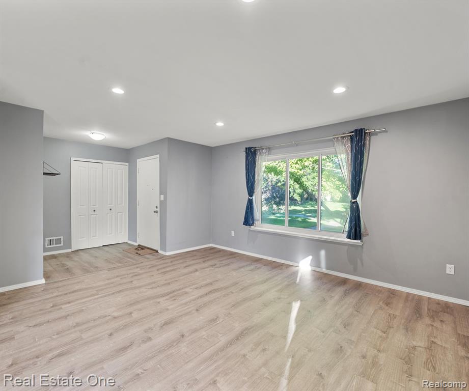 41573 BEDFORD Drive, Canton, MI 48187 — Photo 3