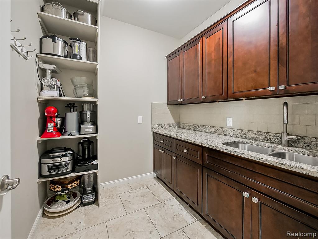 6960 Norway Drive, Troy, MI 48085 — Photo 14