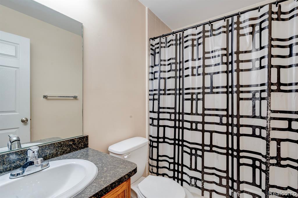 41211 N MAPLEWOOD Drive, Canton, MI 48187 — Photo 25