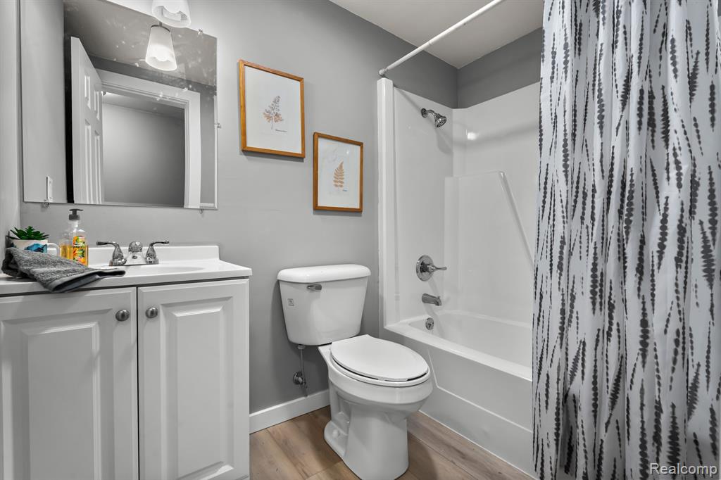 580 W MIDDLE Street, Chelsea, MI 48118 — Photo 17