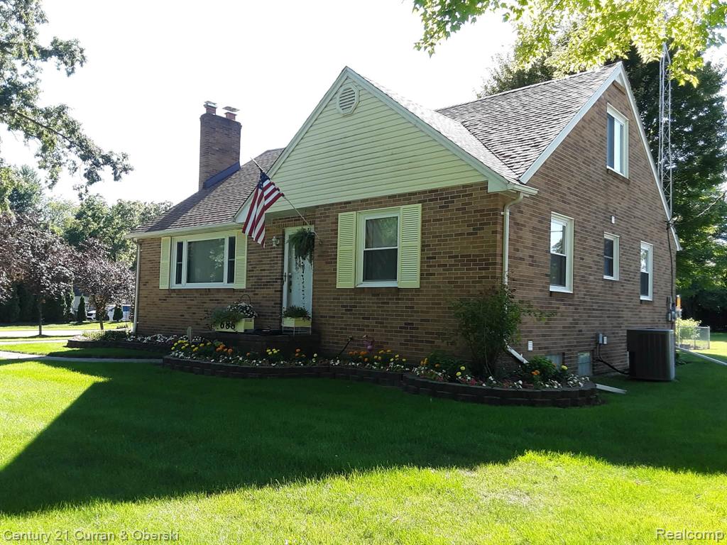688 New Hampshire Avenue, Marysville, MI 48040 — Photo 7