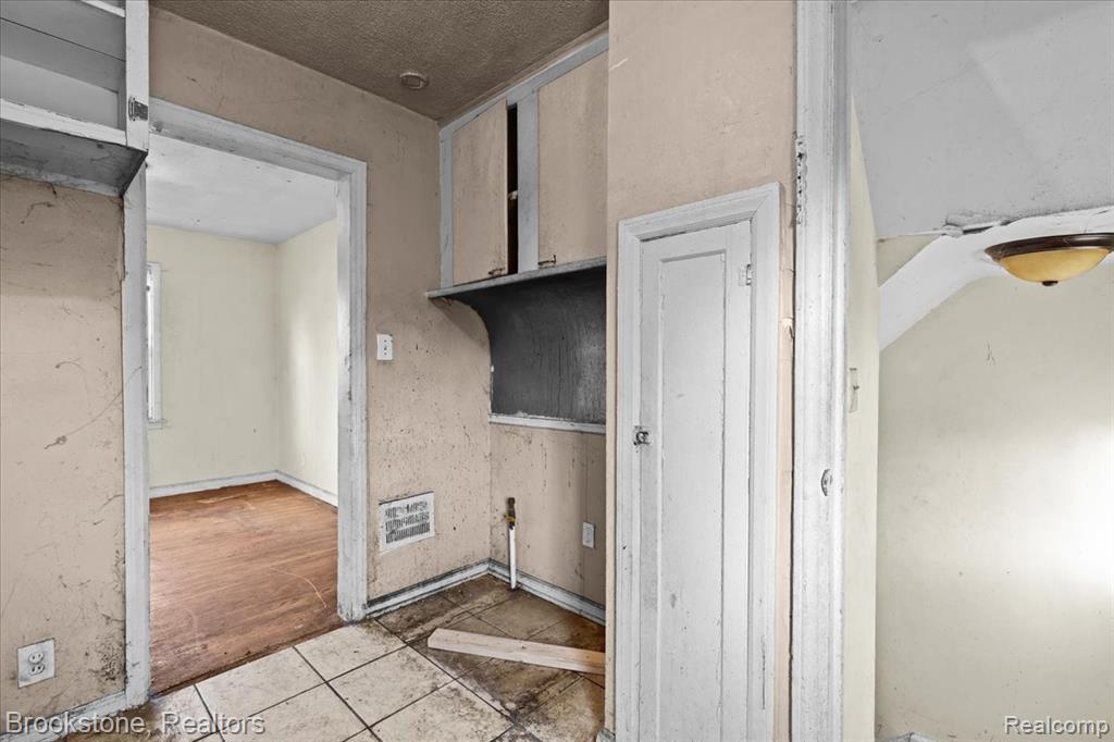 15508 Saint Marys Street, Detroit, MI 48227 — Photo 9