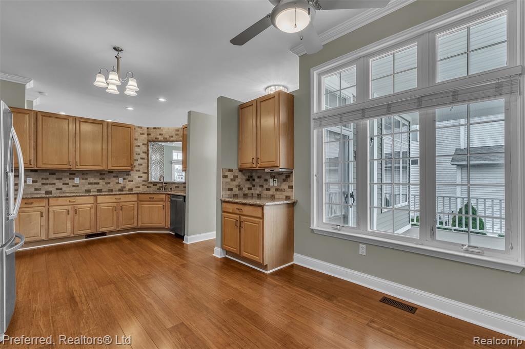 985 Watersedge Court, Oxford, MI 48371 — Photo 35