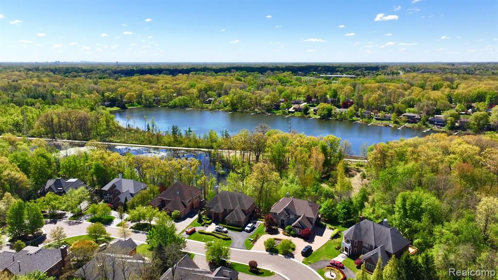 4502 Forest Edge Lane, West Bloomfield, MI 48323 — Photo 79