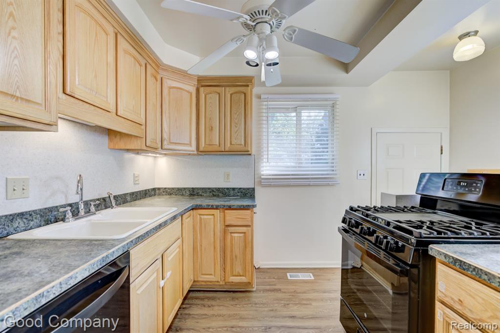 8961 Laurence Avenue, Allen Park, MI 48101 — Photo 11