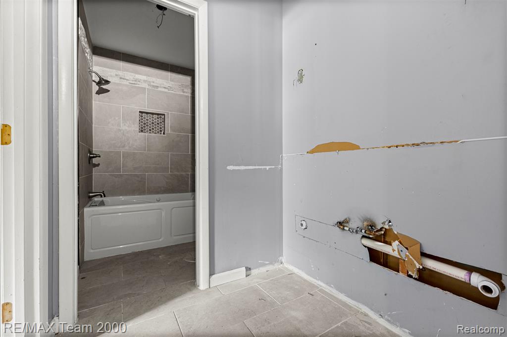 5445 Pine View Drive, Ypsilanti, MI 48197 — Photo 12