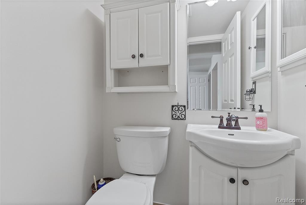 45311 Kensington St., Utica, MI 48317 — Photo 10