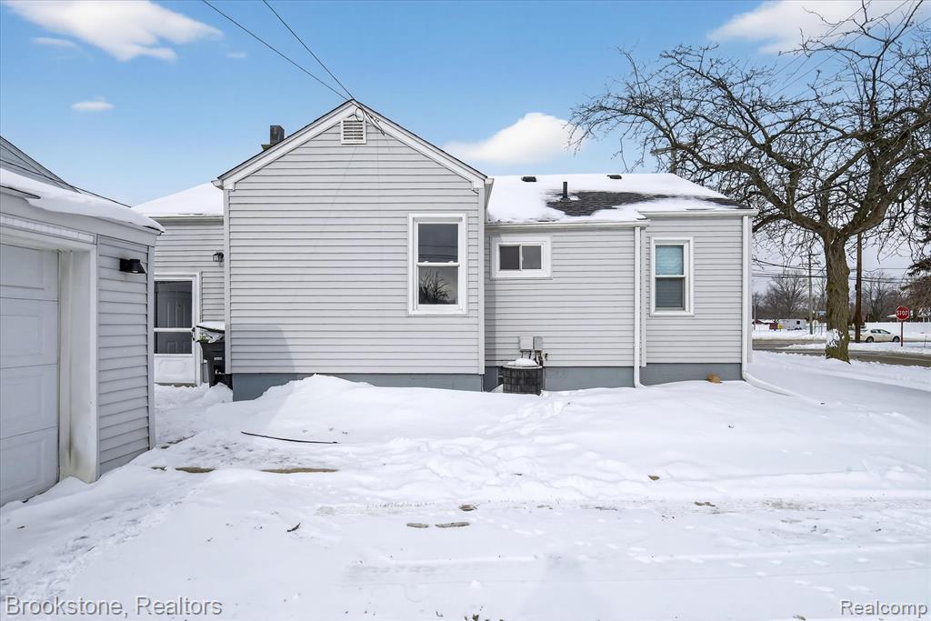 14801 Pennsylvania Road, Riverview, MI 48193 — Photo 30