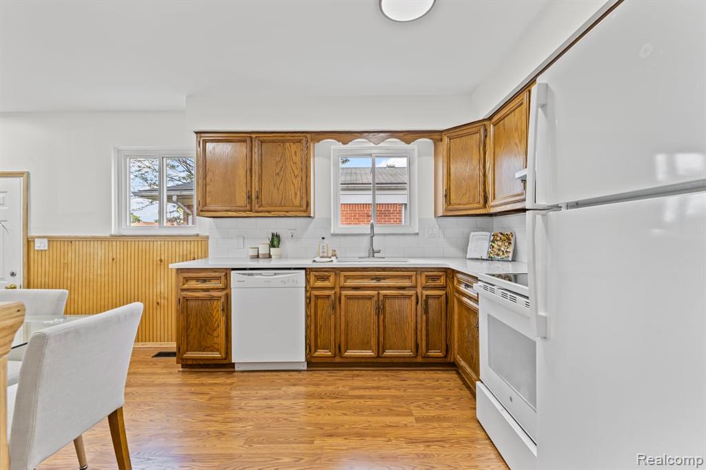 7519 Superior, Center Line, MI 48015 — Photo 9