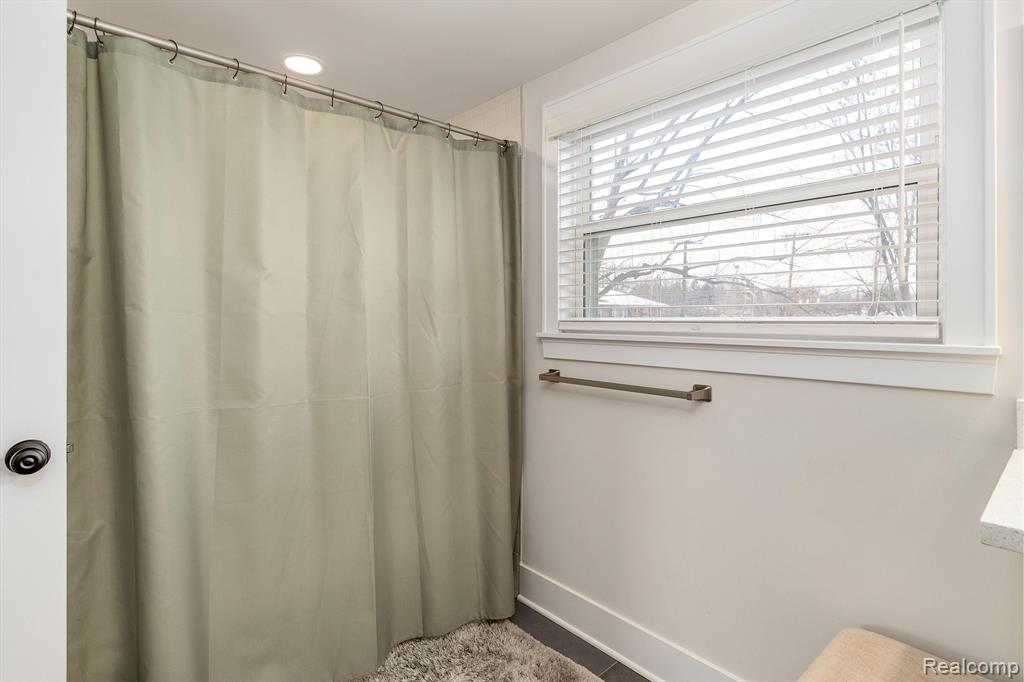 907 UNIVERSITY PL, Grosse Pointe, MI 48230 — Photo 28