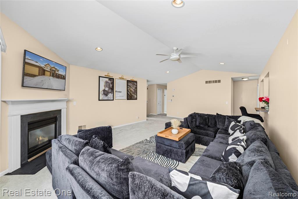 167 S Vista Drive, Auburn Hills, MI 48326 — Photo 9