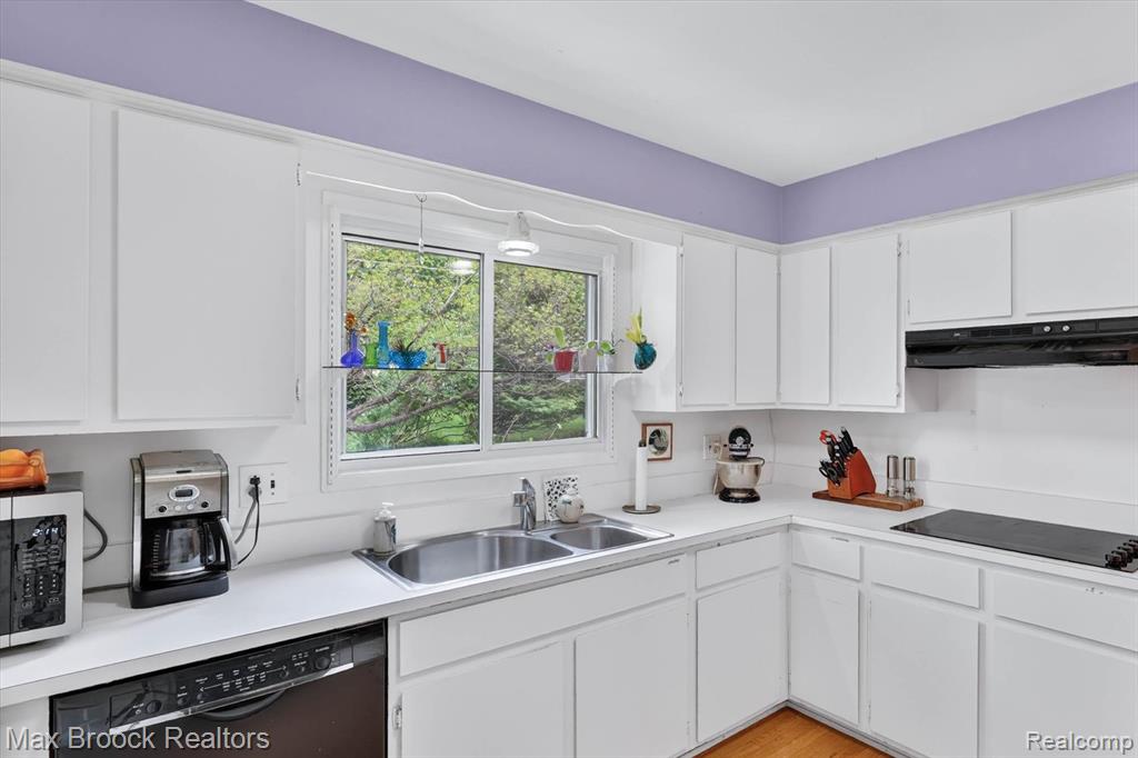 7456 Glengrove Drive, Bloomfield Hills, MI 48301 — Photo 21