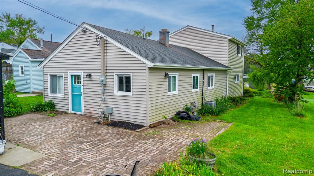 656 Lawson Drive, Lake Orion, MI 48362 — Photo 3