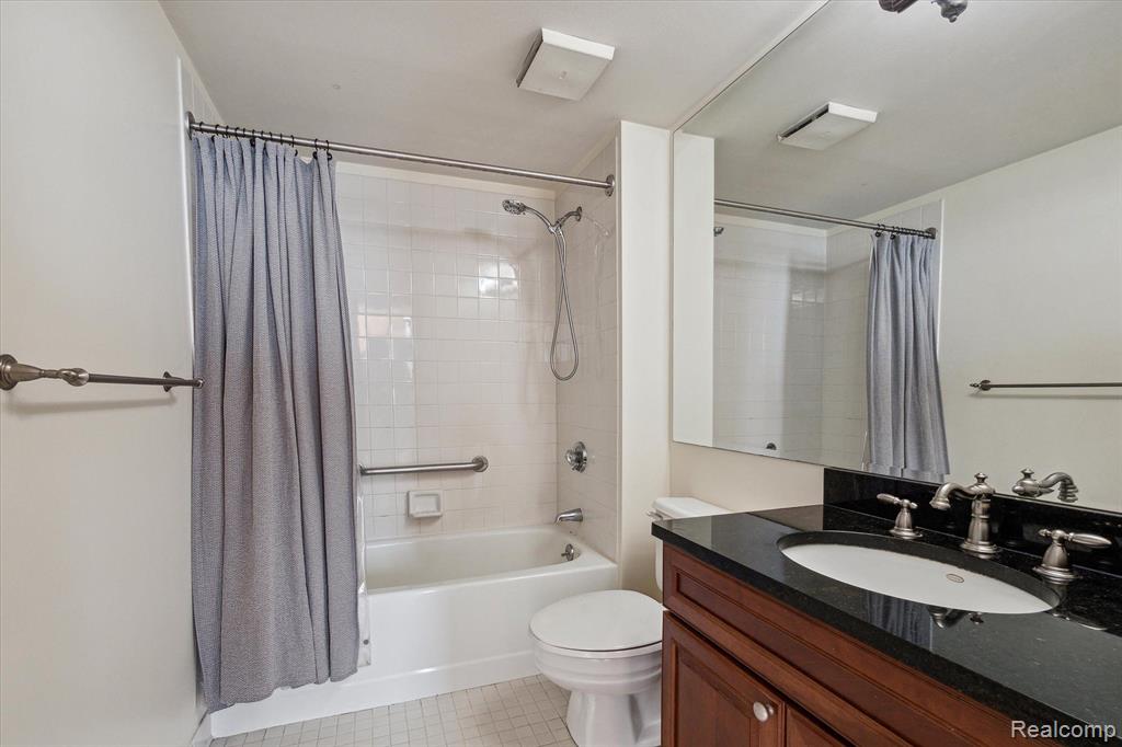 3320 SPINNAKER Lane, 74-14C, Detroit, MI 48207 — Photo 29