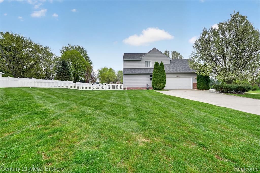5265 Genesee Oaks Court, Grand Blanc, MI 48439 — Photo 49
