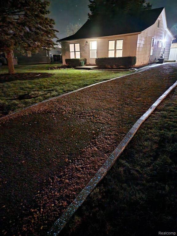 29272 ADAMS Drive, Gibraltar, MI — Photo 33