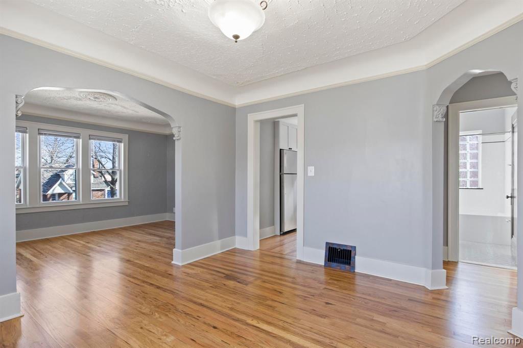 902 E 2ND Street, Royal Oak, MI 48067 — Photo 9