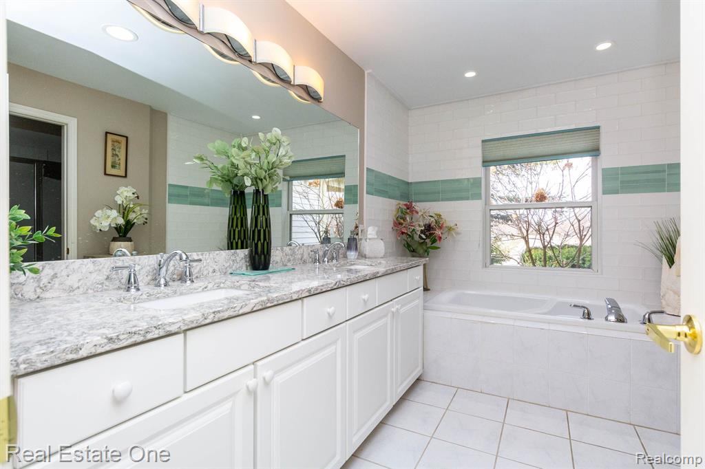 490 FRANKLIN LAKE Circle, Oxford, MI 48371 — Photo 34