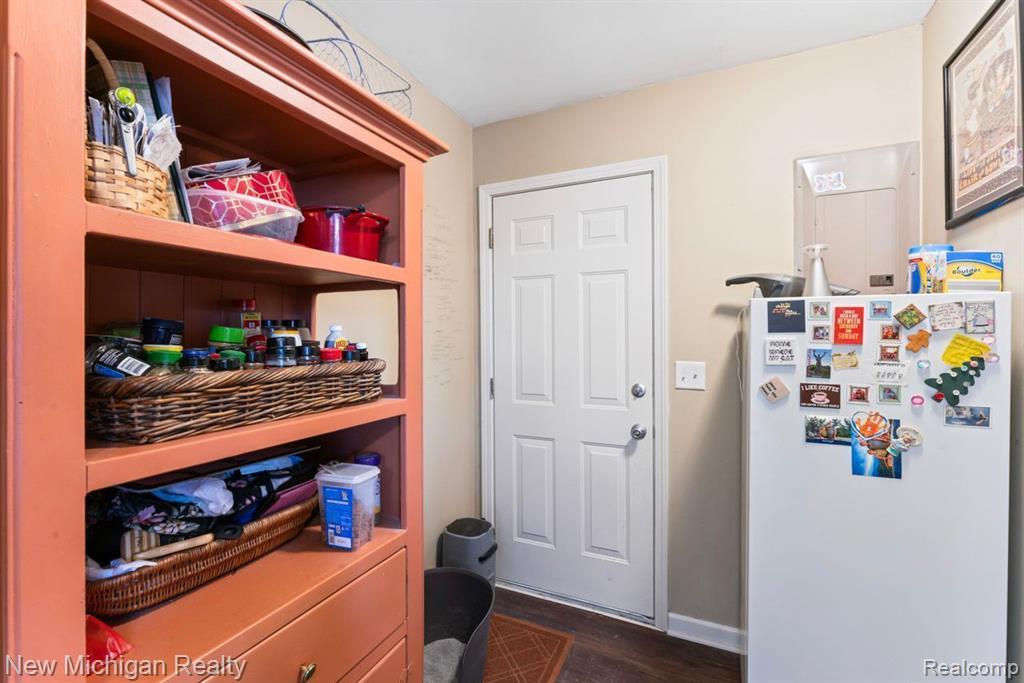 906 MAIN Street, Fenton, MI 48430 — Photo 27