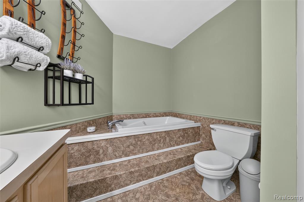 5370 Whipple Lake Road, Clarkston, MI 48348 — Photo 18