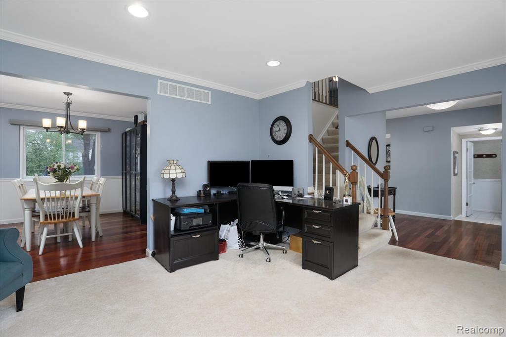 601 LAKE FOREST Road, Rochester Hills, MI 48309 — Photo 7