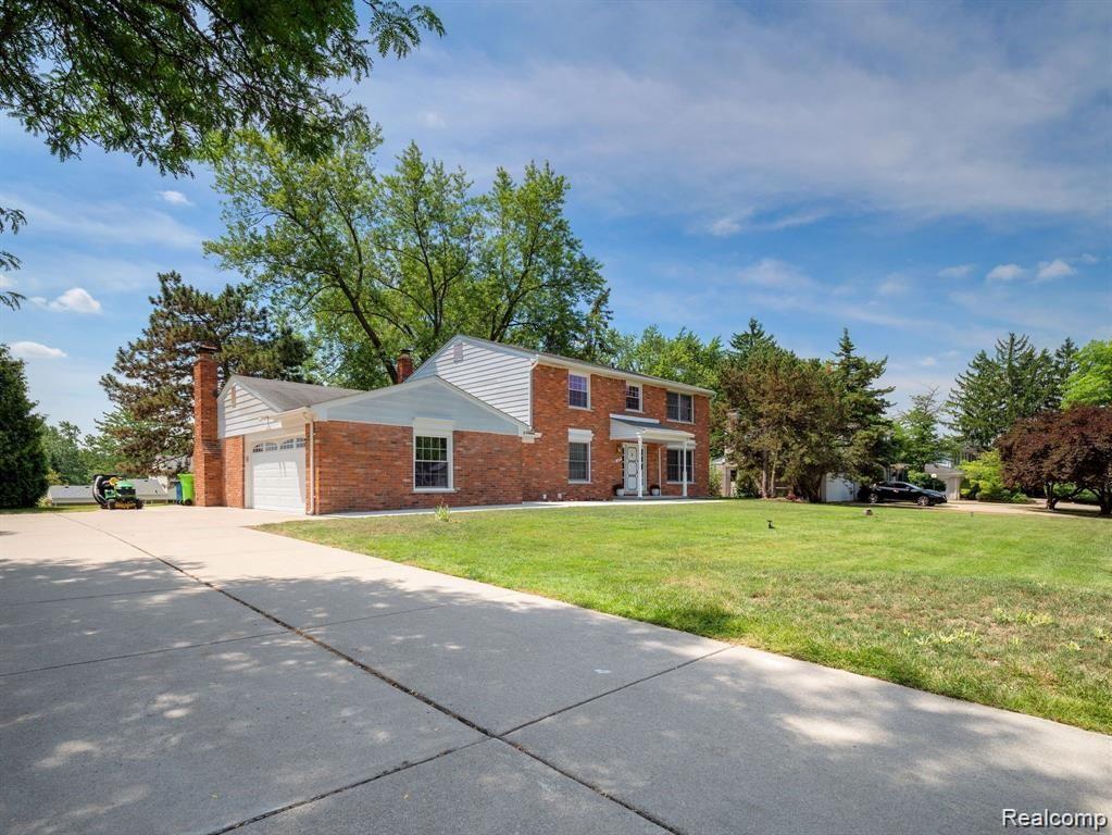 4819 THORNTREE Drive, West Bloomfield, MI — Photo 2