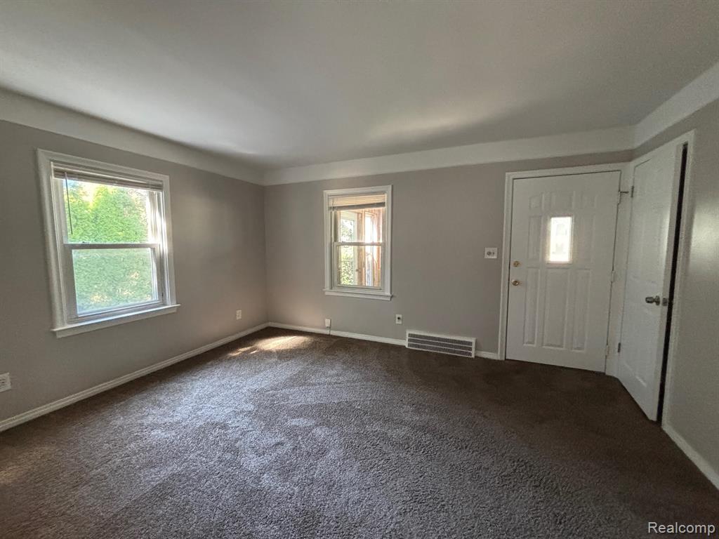 701 W BRICKLEY Avenue, Hazel Park, MI 48030 — Photo 4