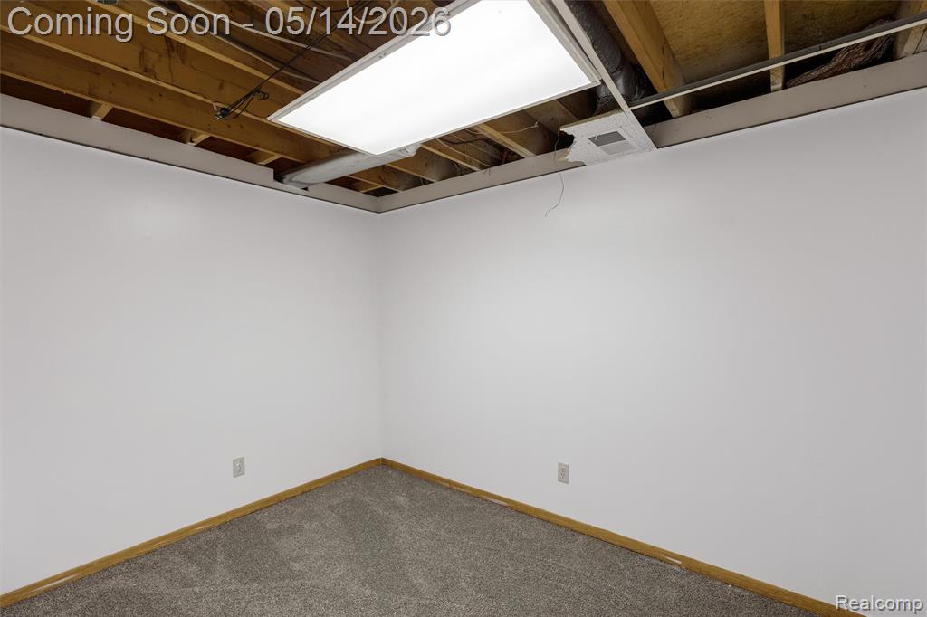 27526 Bridle Hills Drive, Farmington, MI 48336 — Photo 33