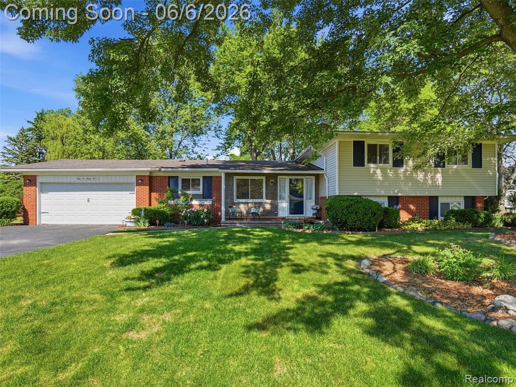 6623 Pine Eagle Lane, West Bloomfield, MI — front exterior