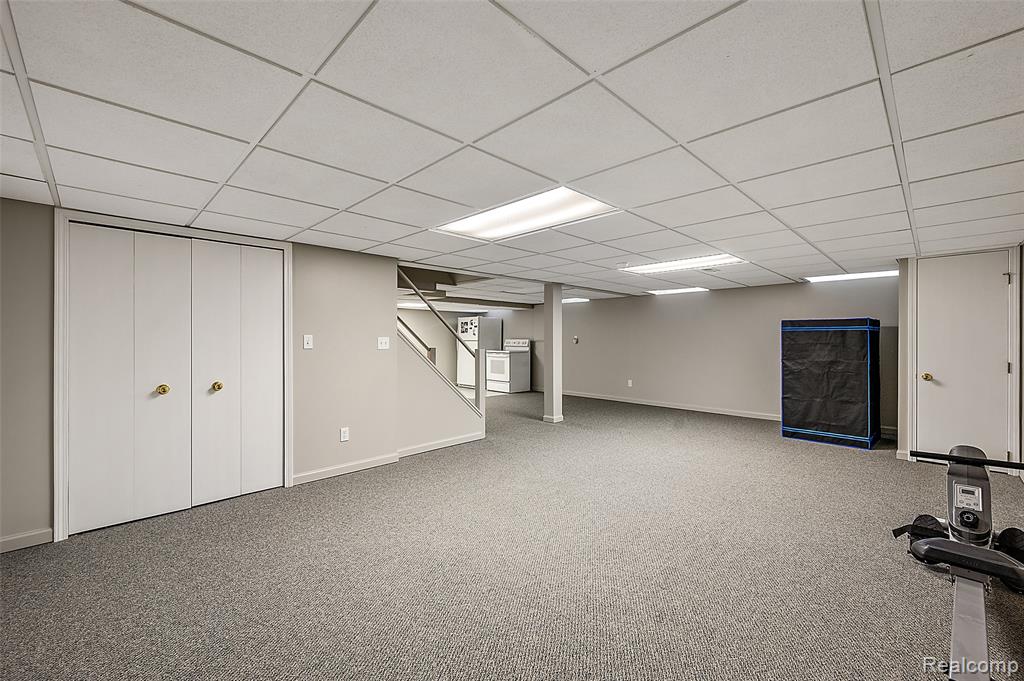 6730 Whiting Drive, Troy, MI 48098 — Photo 32