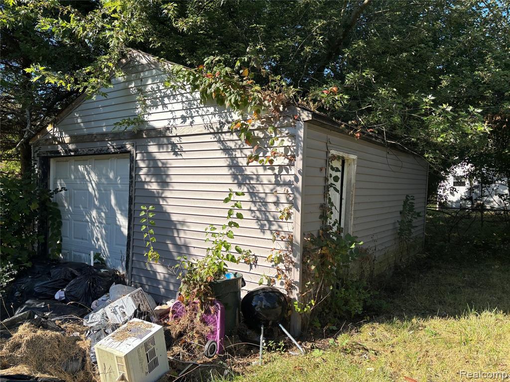 7647 Greenview Avenue, Detroit, MI 48228 — Photo 6