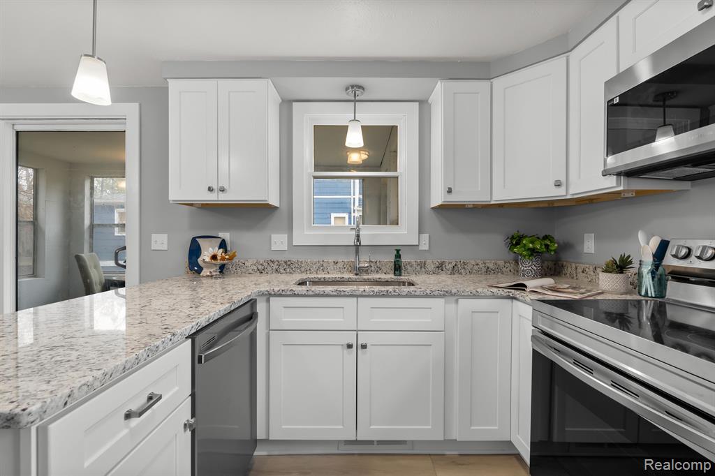 580 W MIDDLE Street, Chelsea, MI 48118 — Photo 9