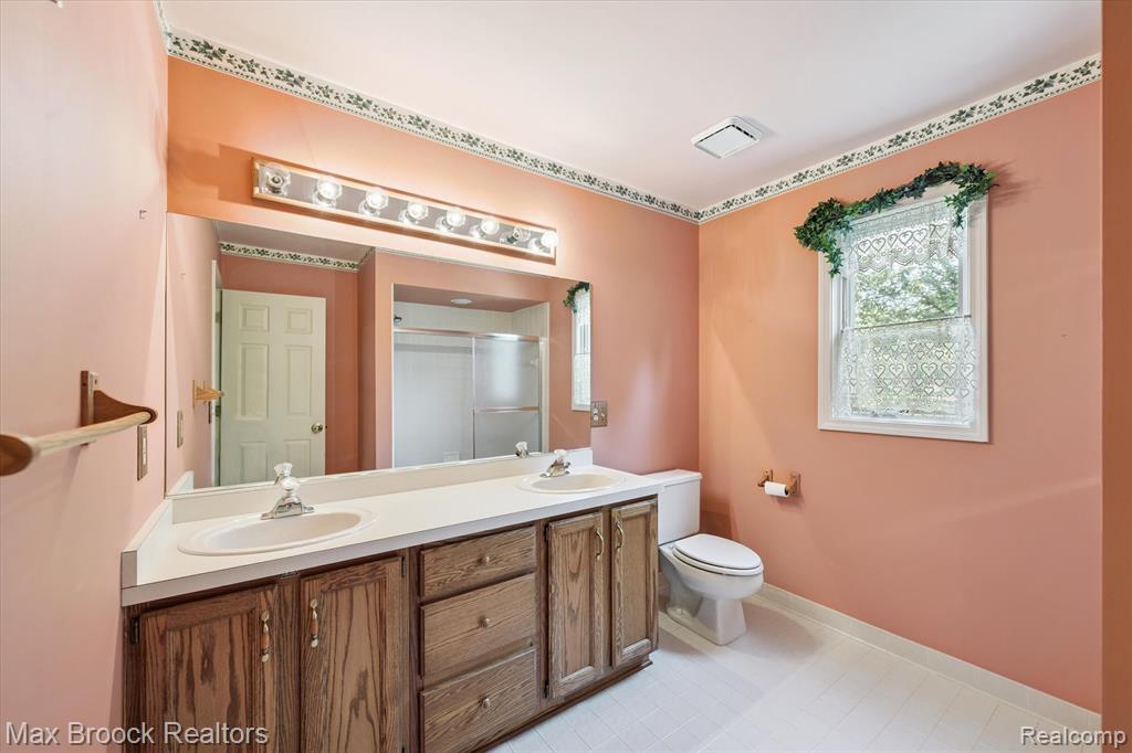 8936 Salem Farms Drive, South Lyon, MI 48178 — Photo 57