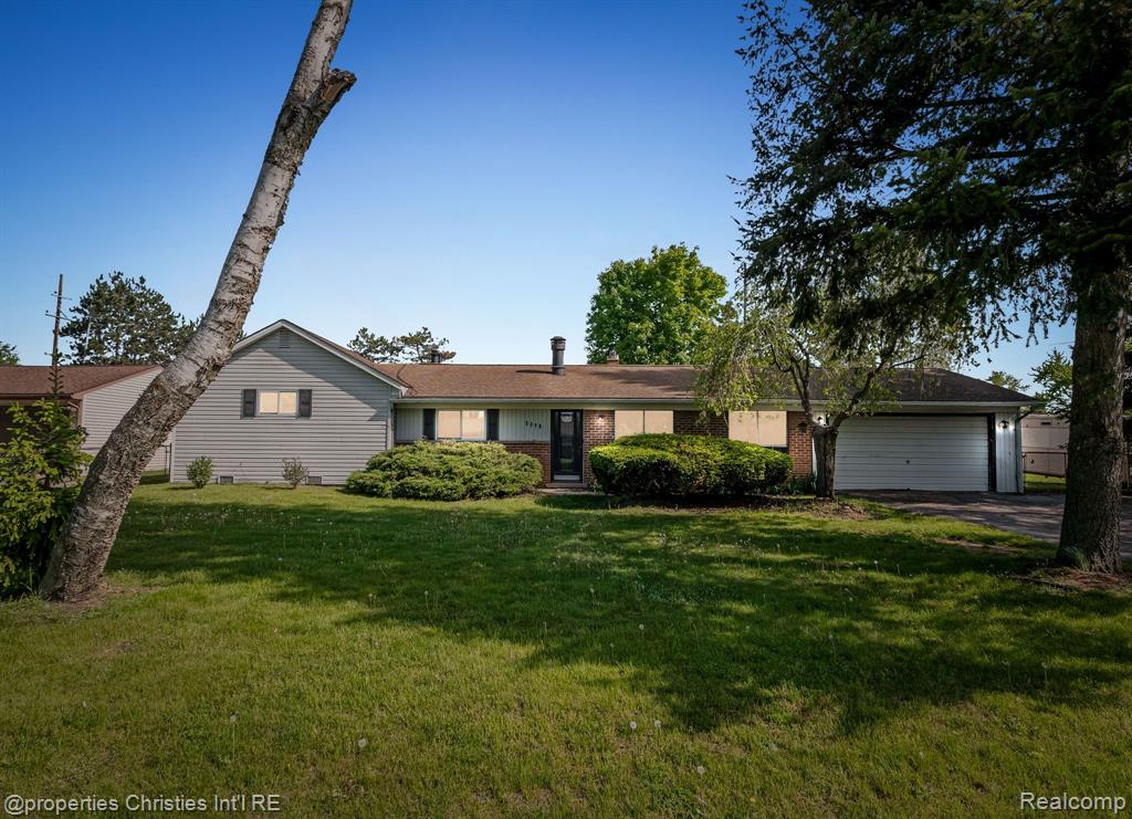 5348 BURGUNDY Drive, Clarkston, MI — front exterior