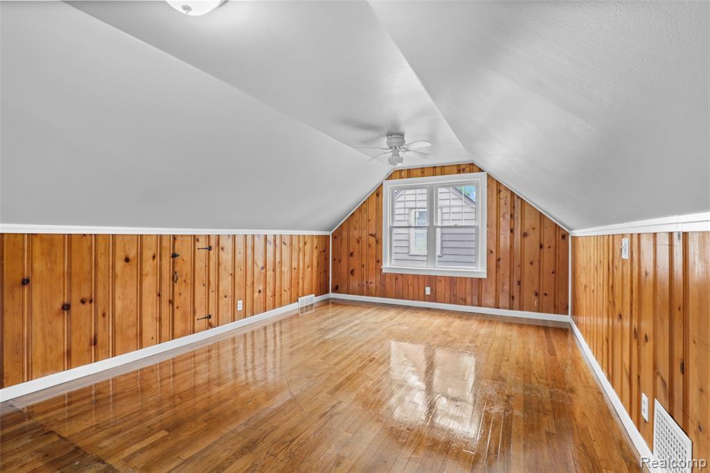 1990 Regina Avenue, Lincoln Park, MI 48146 — Photo 13