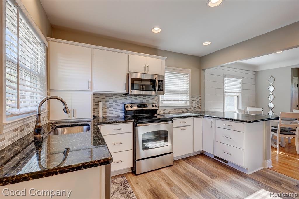 703 E BLOOMFIELD Avenue, Royal Oak, MI 48073 — Photo 17