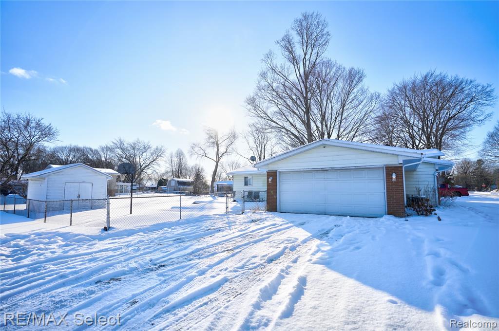 5233 Sagamore Drive, Swartz Creek, MI 48473 — Photo 4