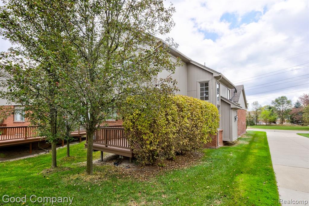 54683 Four Seasons Drive, Shelby Twp, MI 48316 — Photo 54
