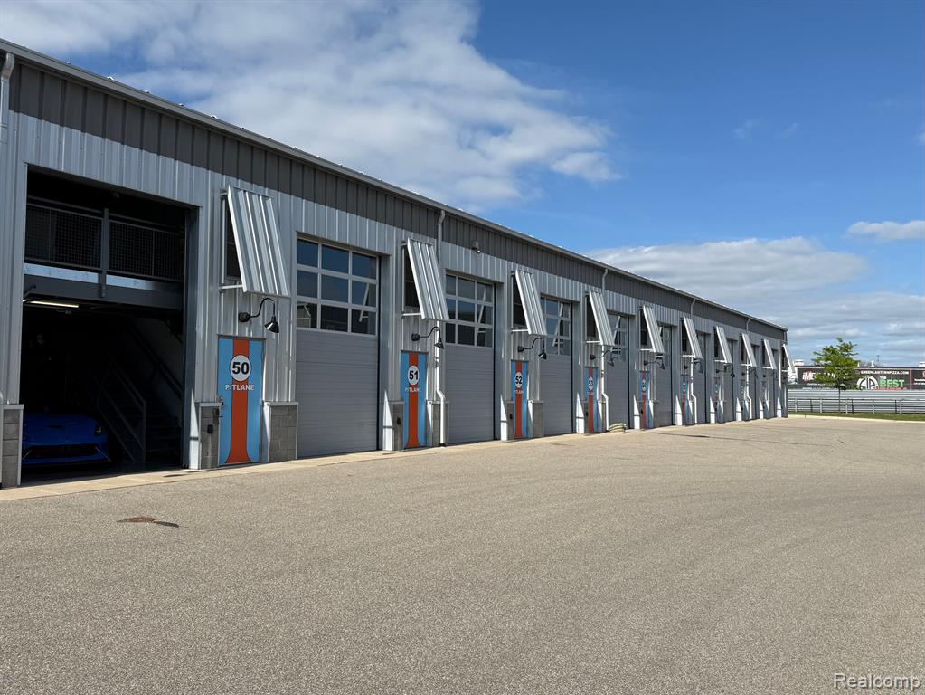 50 PIT Lane, Pontiac, MI 48341 — Photo 17
