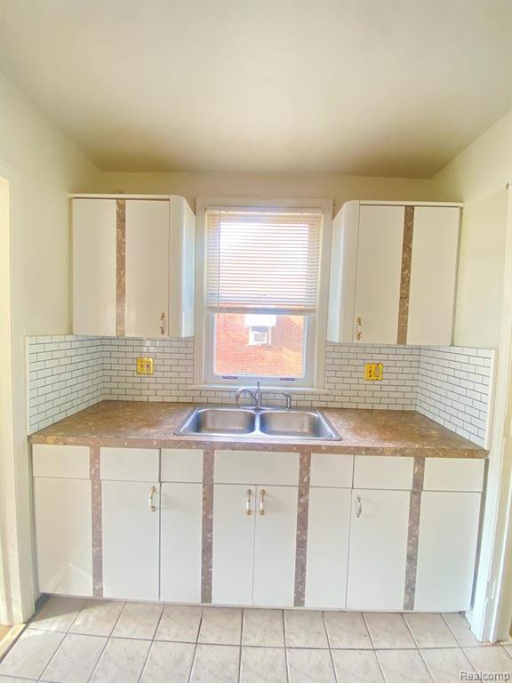 7762 Grayfield Street, Dearborn Heights, MI 48127 — Photo 8