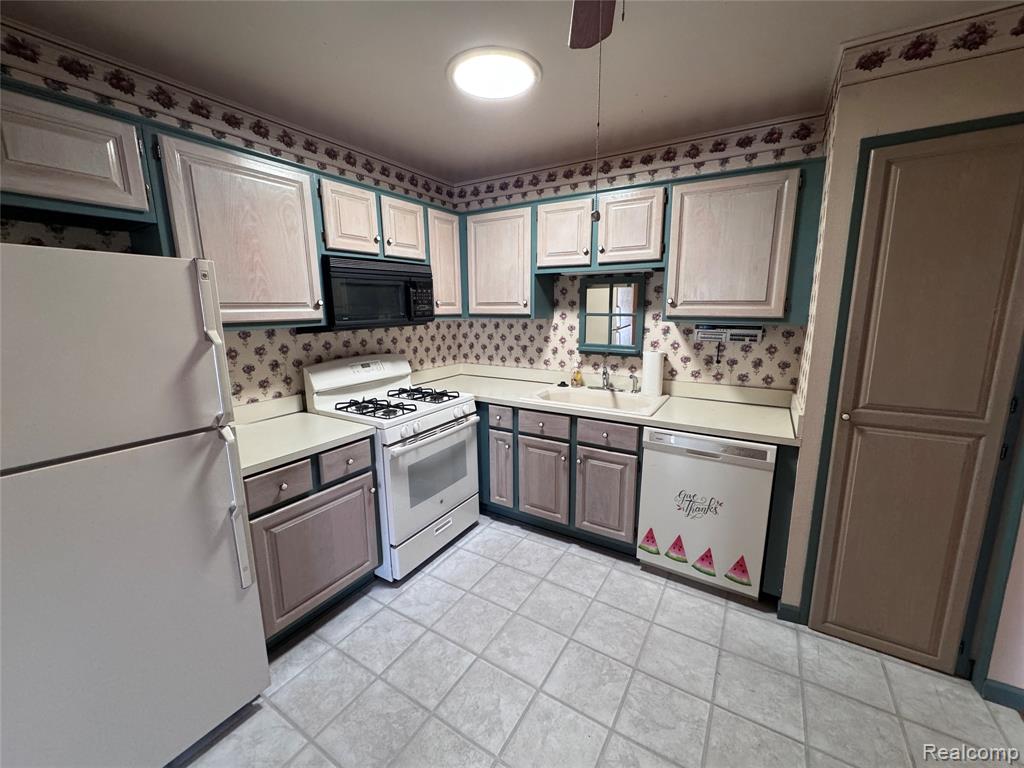 38984 Golfview Drive W, Clinton Twp, MI 48038 — Photo 4