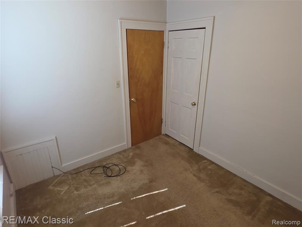 952 Lakeview Street, Waterford, MI 48328 — Photo 14