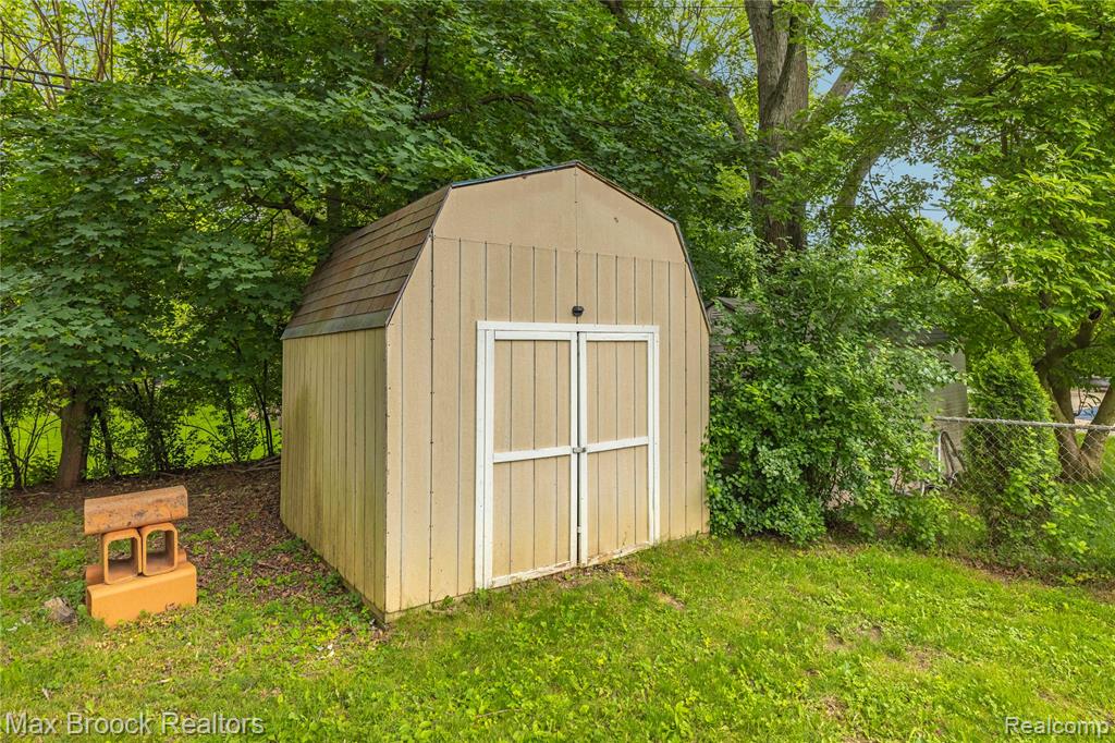6695 Lahser Road, Bloomfield Hills, MI — Photo 36