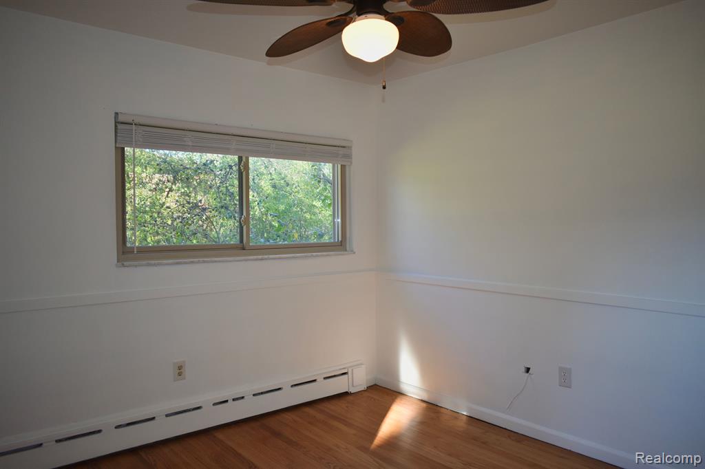 460 N EVANSDALE Drive, Bloomfield Hills, MI 48304 — Photo 20