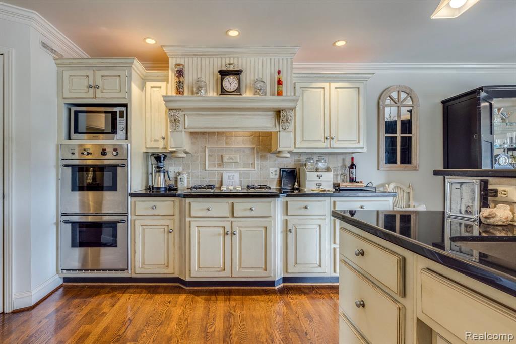 833 N Pointe, Port Huron, MI 48060 — Photo 5