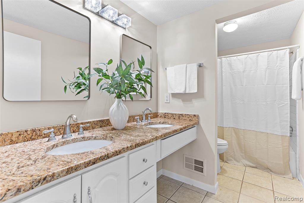 5086 FALMOUTH Drive, Troy, MI 48085 — Photo 34