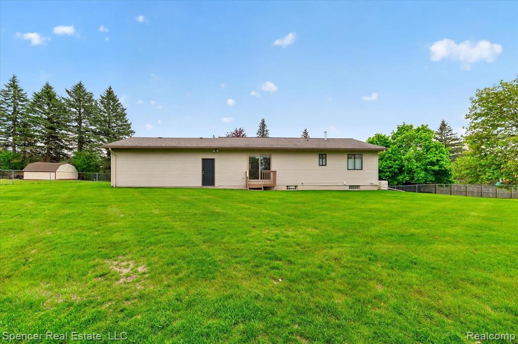 5988 Waldon Road, Clarkston, MI — Photo 36