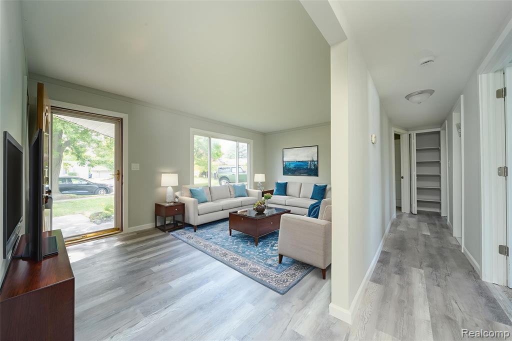 6448 Hunter Court, Westland, MI — Photo 5
