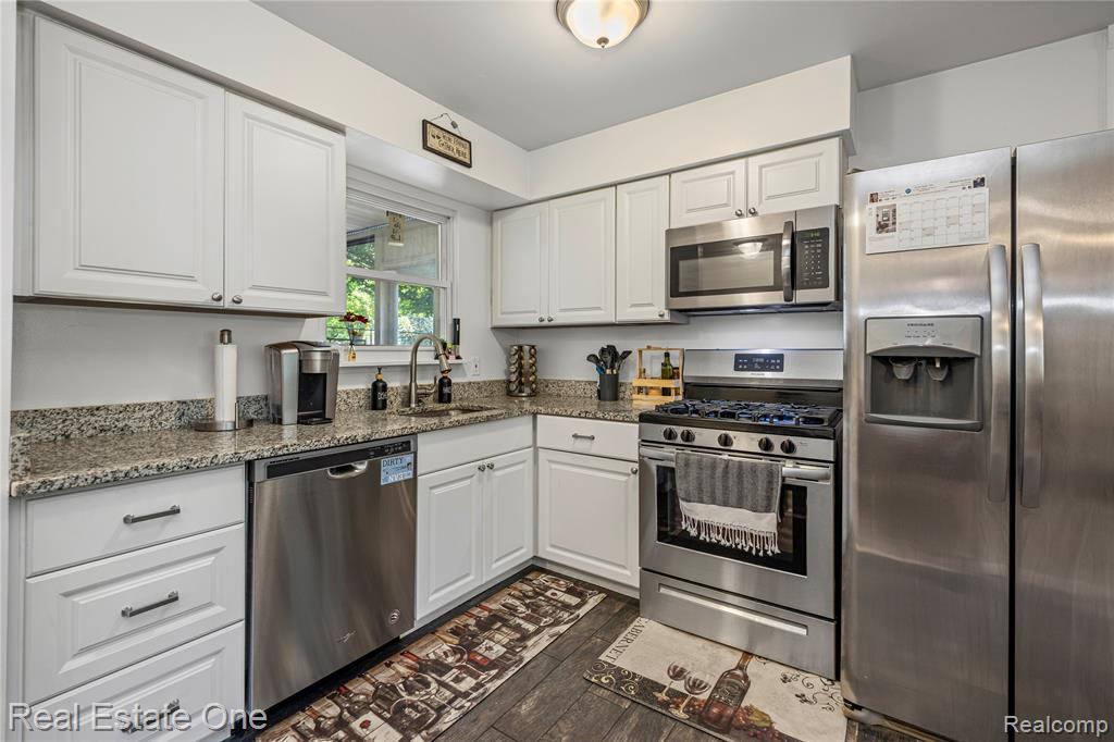 7241 Richardson Road, West Bloomfield, MI 48323 — Photo 7